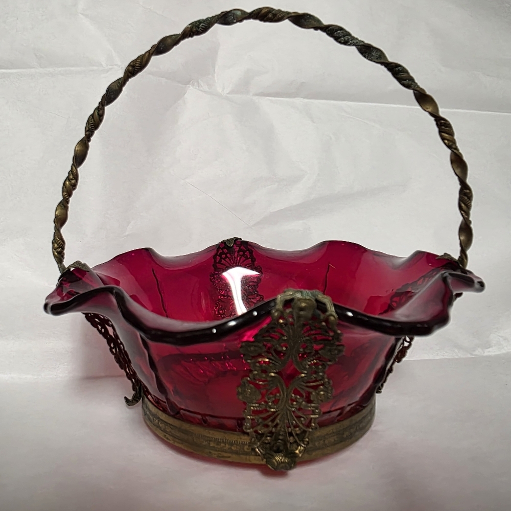 New Martinsville Vintage Radiance Red Glass Bridal Basket w/ Ormol Brass Handle